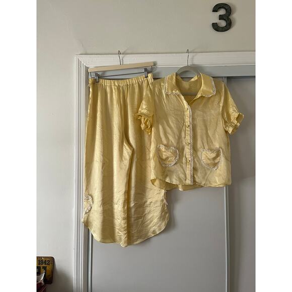 Morgan Lane Lovie Silk Pajama Set in Buttercup Yellow - Picture 3 of 8